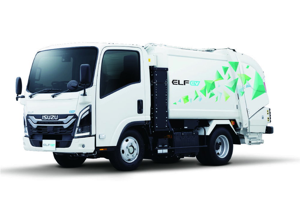 В Isuzu Elf EV добавлено новое шасси для специальных транспортных средств — мусоровоз и подъемный кран