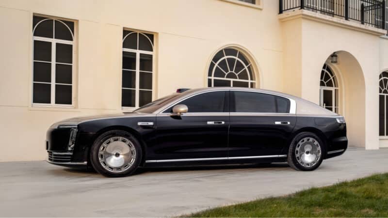 Конкурент Mercedes Maybach S-Class официально представлен: продажи седана Maextro S800 стартуют в мае