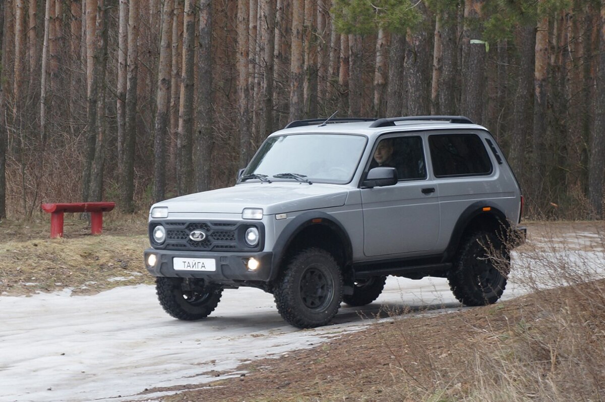 Представлена версия Lada Niva с улучшенными внедорожными характеристиками и обновленным дизайном