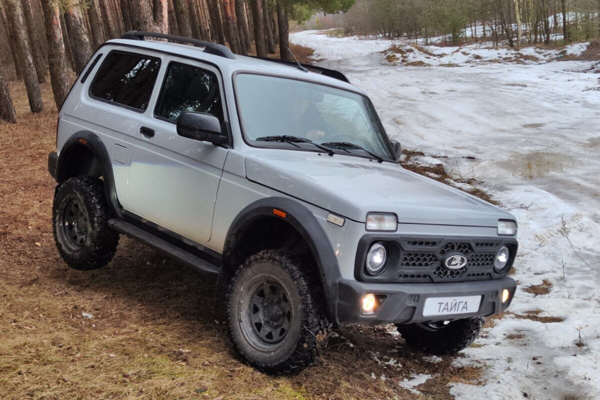 Представлена версия Lada Niva с улучшенными внедорожными характеристиками и обновленным дизайном