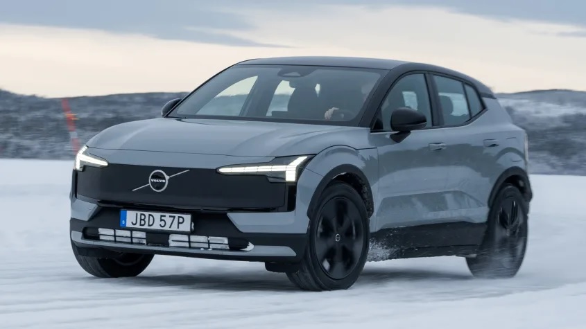 Volvo анонсировала версию Cross Country для своих кроссоверов: первым ее получит EX30