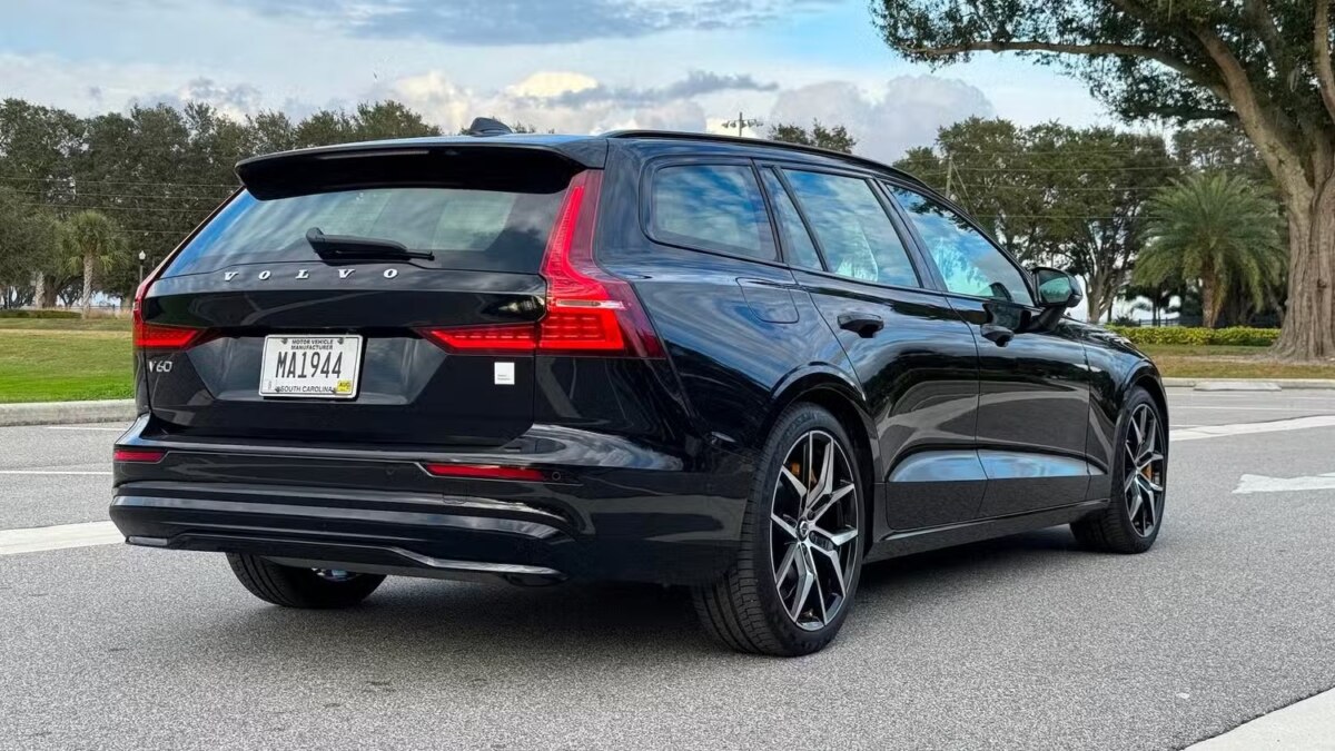 Volvo объявила о прекращении продаж гибридного универсала V60 Recharge на рынке США: известны причины