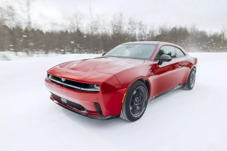 Едва дебютировав, Dodge Charger 2025 получил обновление: проблема низких продаж будет решена