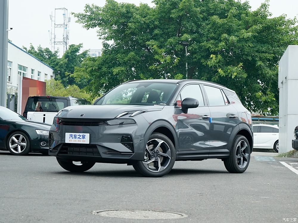 Цены на кроссовер Lynk&Co 06 рухнули до 1,3 млн рублей, но эта акция действует только в течение февраля