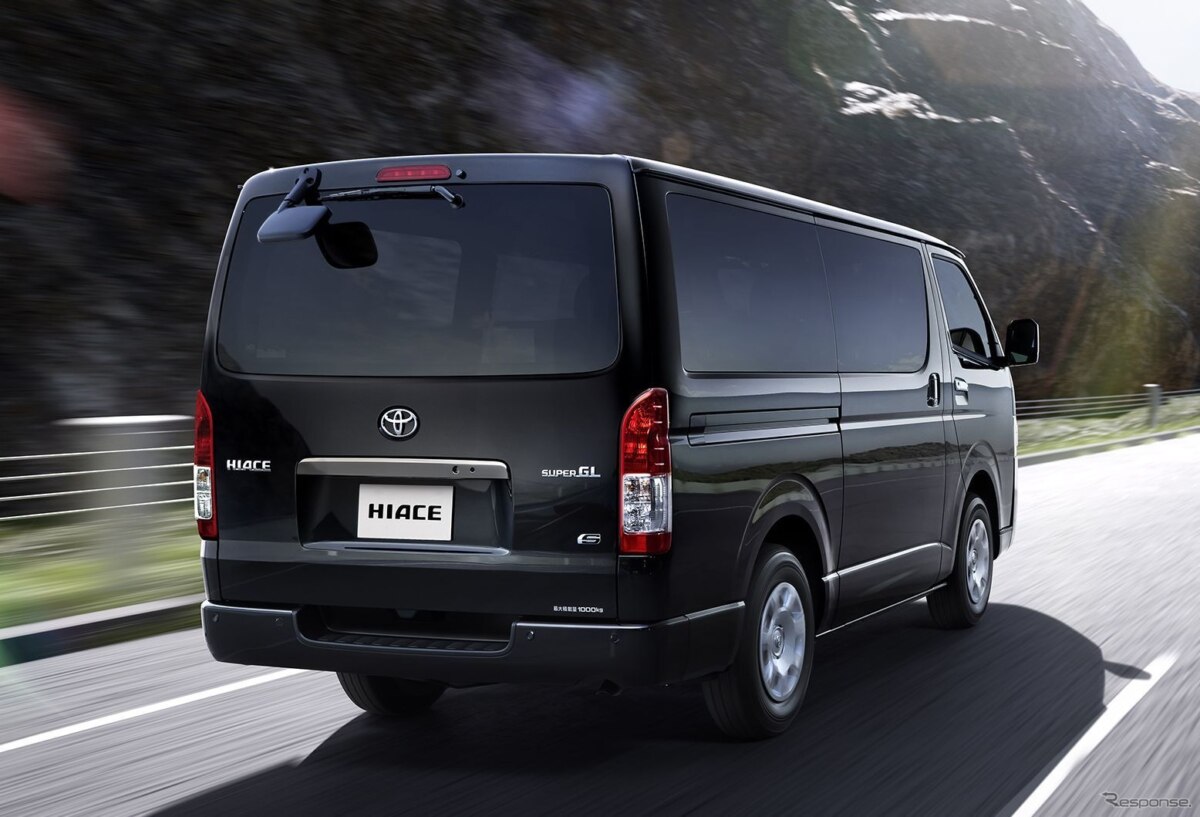 Минивэн Toyota HiAce отмечает юбилей эксклюзивным выпуском: раскрыты его оснащение и цены