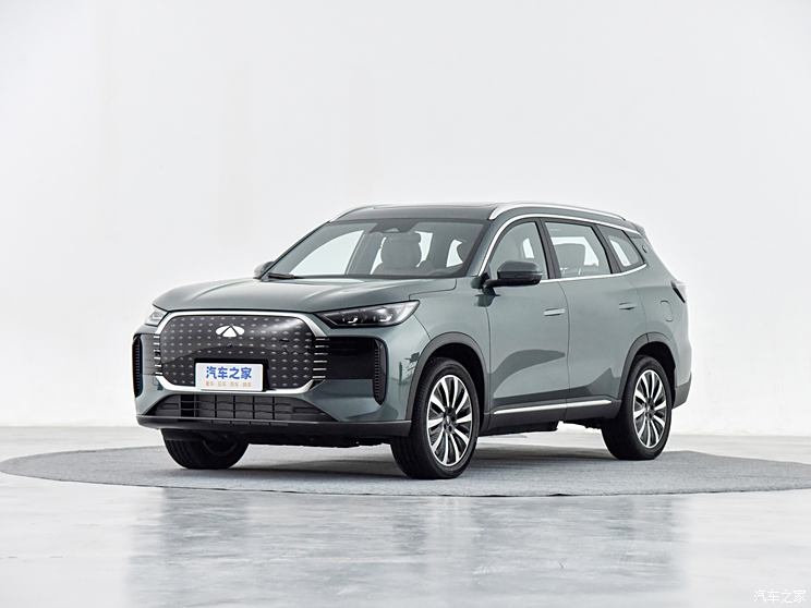 Chery Fengyun T9 поступит в продажу 22 февраля: 7 мест, 2 мотора, а цена — от 1,4 млн рублей