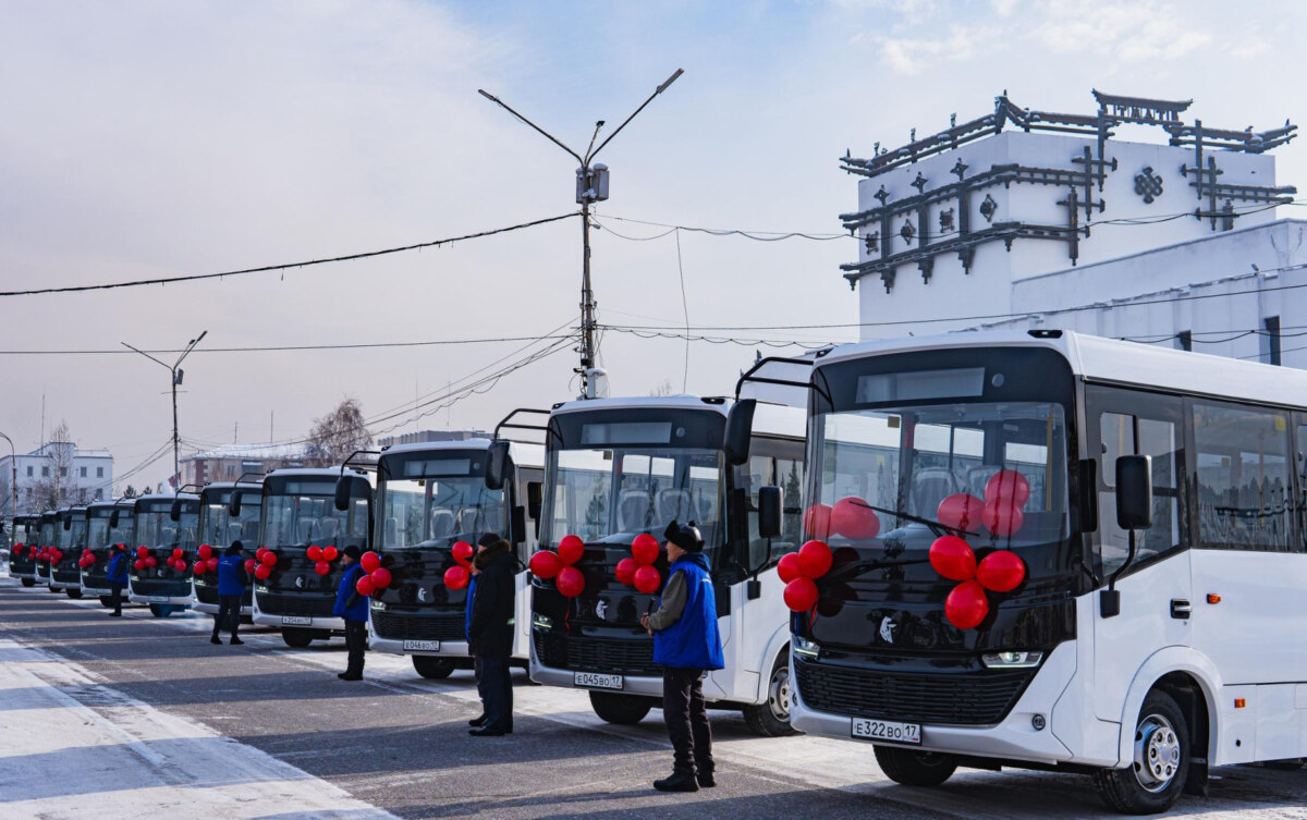 Первая партия новых автобусов КамАЗ Вега добралась до столицы Тувы: их поставят на самые сложные маршруты