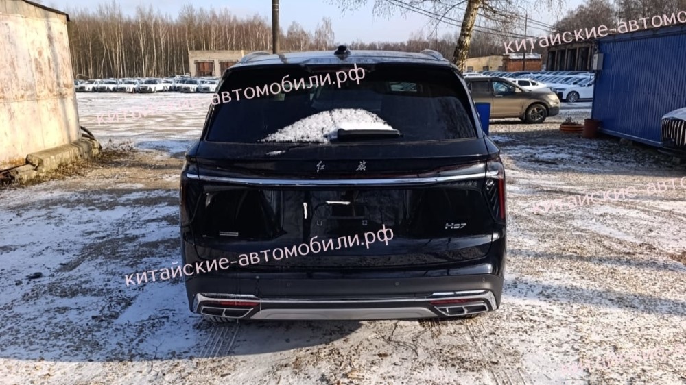 Кроссовер Hongqi HS7 показан на фото в версии для России: его продажи стартуют скоро