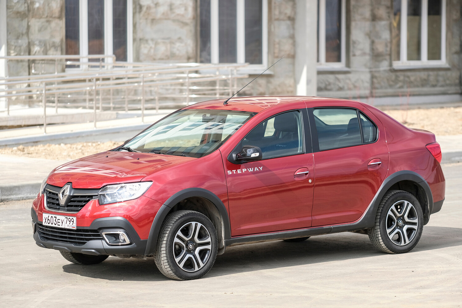 6-летний Renault Logan Stepway с минимальным пробегом выставлен на продажу: он стоит 1,55 млн рублей