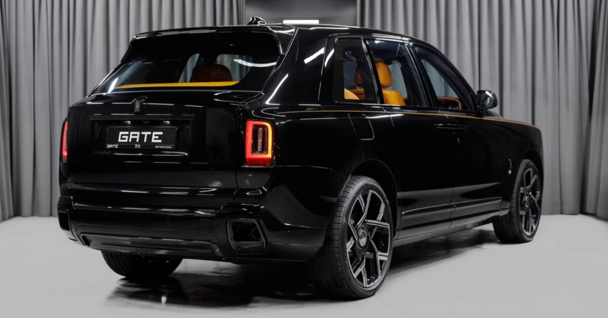 В Москве продают Rolls-Royce Cullinan в редкой комплектации Black Badge Series II