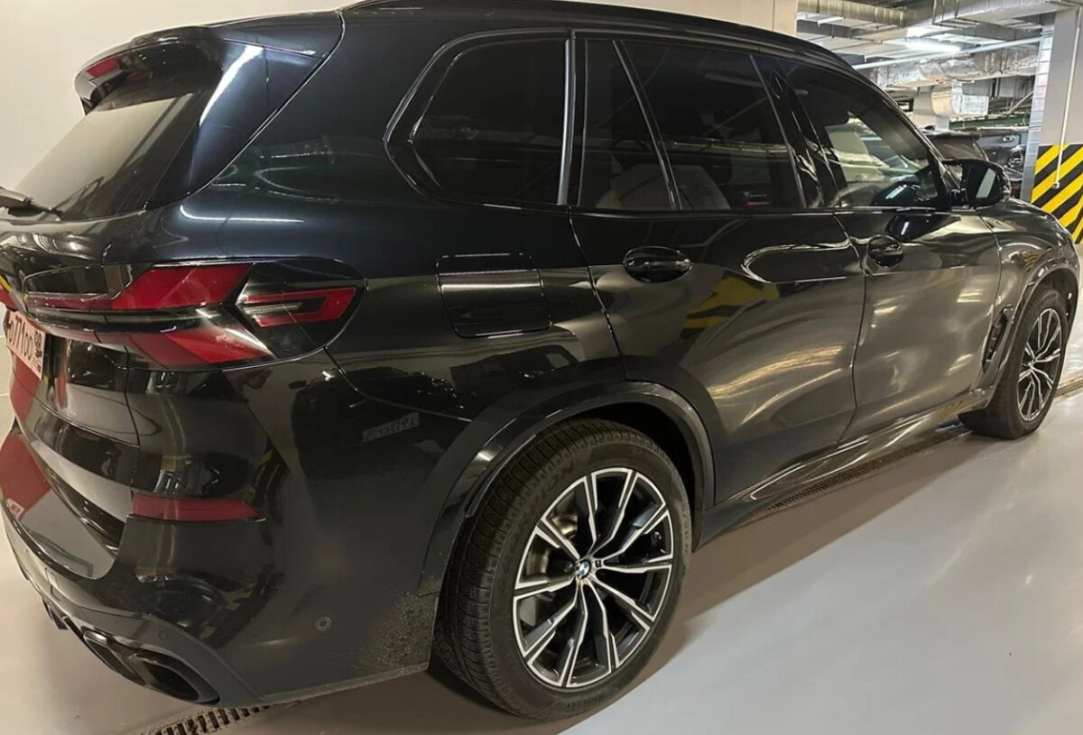 На продажу выставлен бронированный BMW X5: это самая дорогая модель баварского бренда в РФ