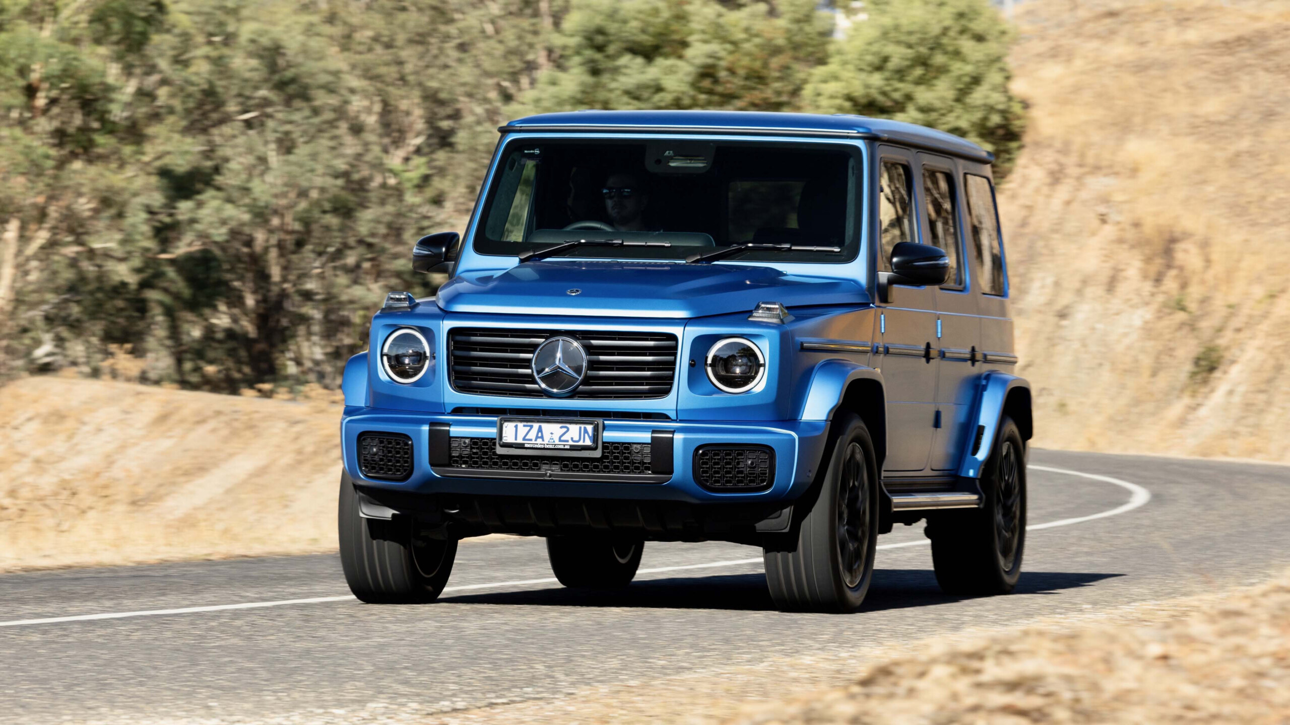 Стартуют продажи нового Mercedes-Benz G 580 EQ: названы цены и технические характеристики