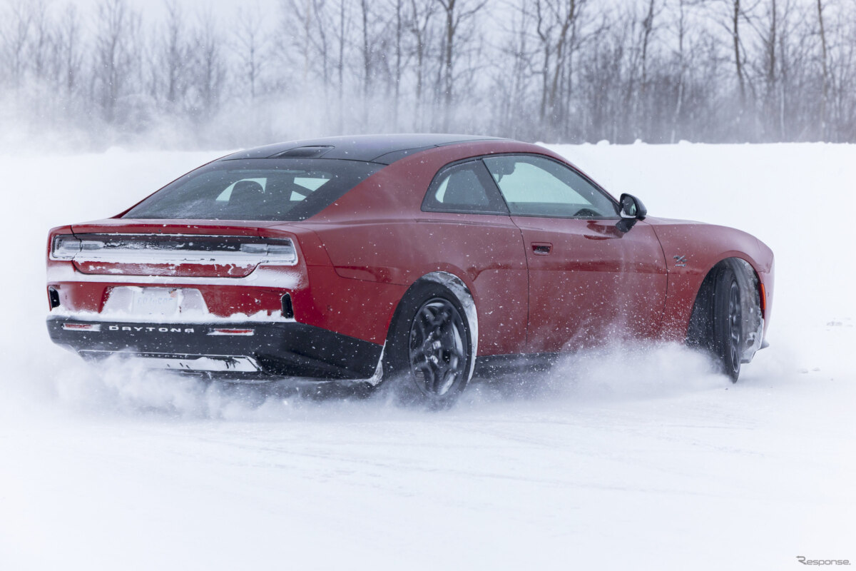 Новый Dodge Charger Daytona — это первый в мире полноприводный маслкар, способный работать даже зимой