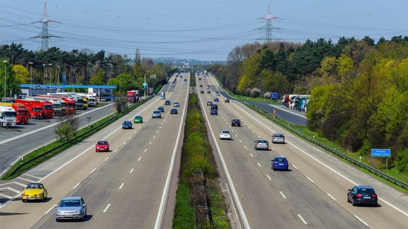 Европа смягчает нормы по выбросам CO2: какие автопроизводители выиграли больше всех?