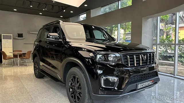 Кроссовер Mahindra Scorpio-N появился у дилеров в версии Carbon Edition: опубликованы «живые» фото