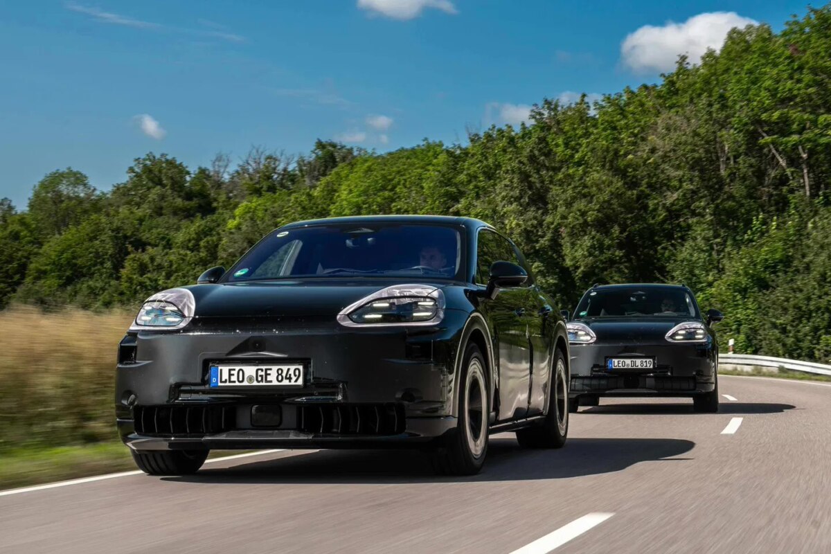 Руководство Porsche назвало сроки премьеры нового Cayenne 2026: он получит электрический вариант