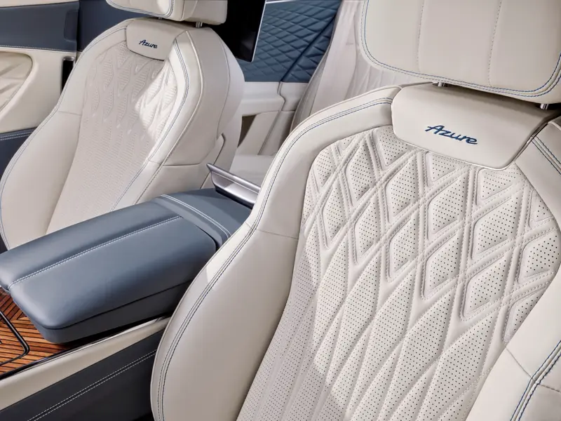 Bentley Flying Spur и Continental GT анонсированы в версии Azure: их покажут на автосалоне в Шанхае