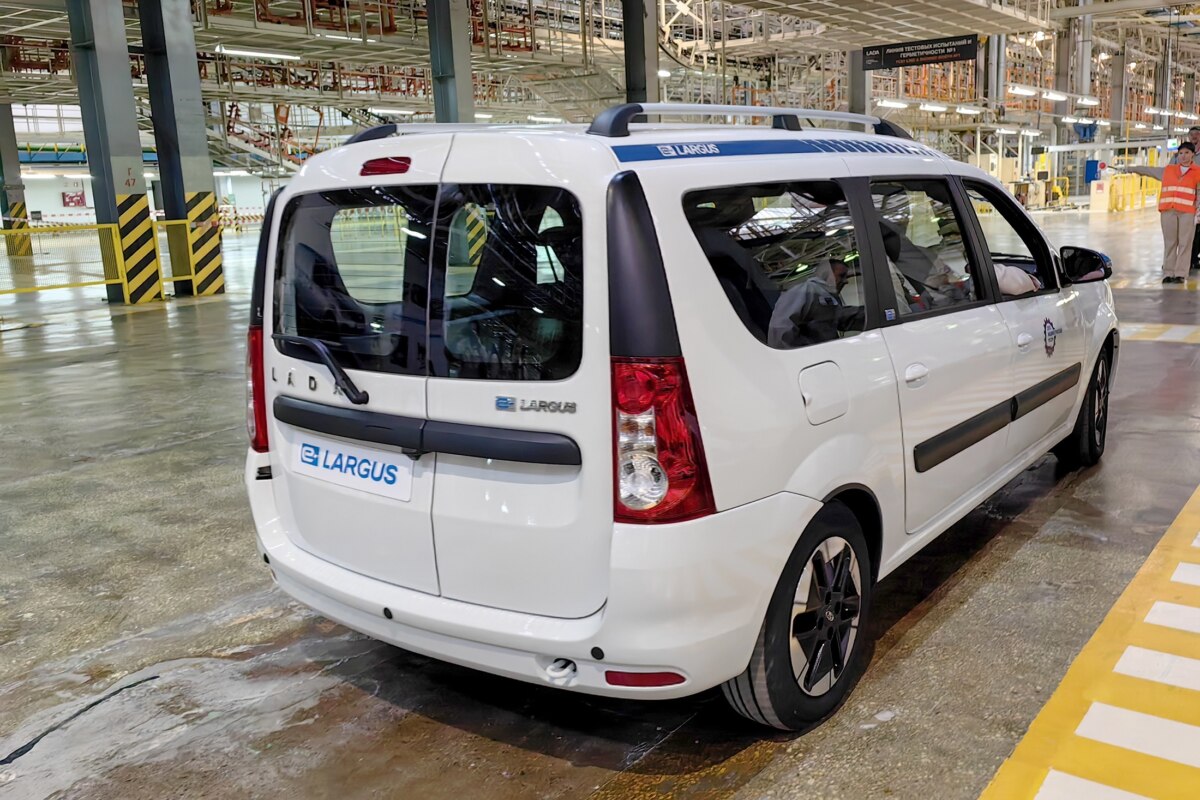 Электрический Lada e-Largus оказался не нужен россиянам: продан всего один экземпляр за квартал
