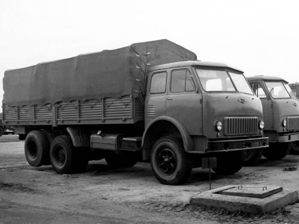 Почему собрали всего 65 единиц амбициозного грузовика МАЗ-516: его было невозможно содержать
