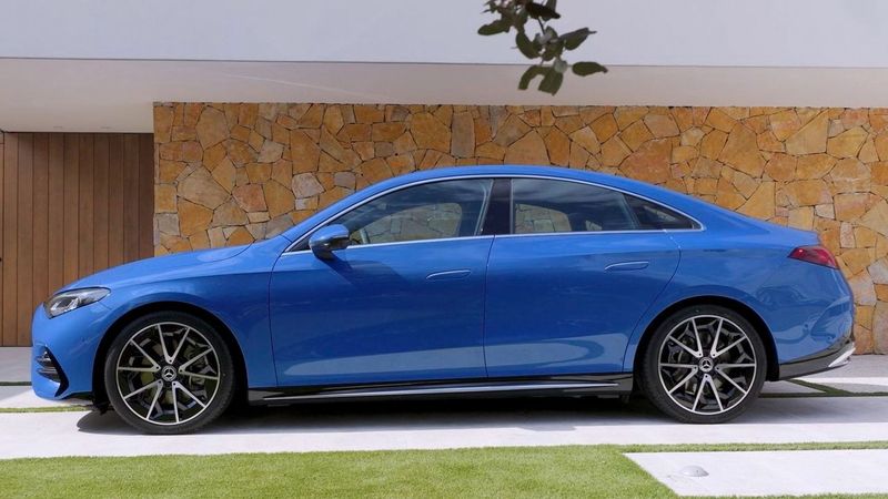 Новый Mercedes CLA 2025 оказался доступнее новинок Audi и BMW