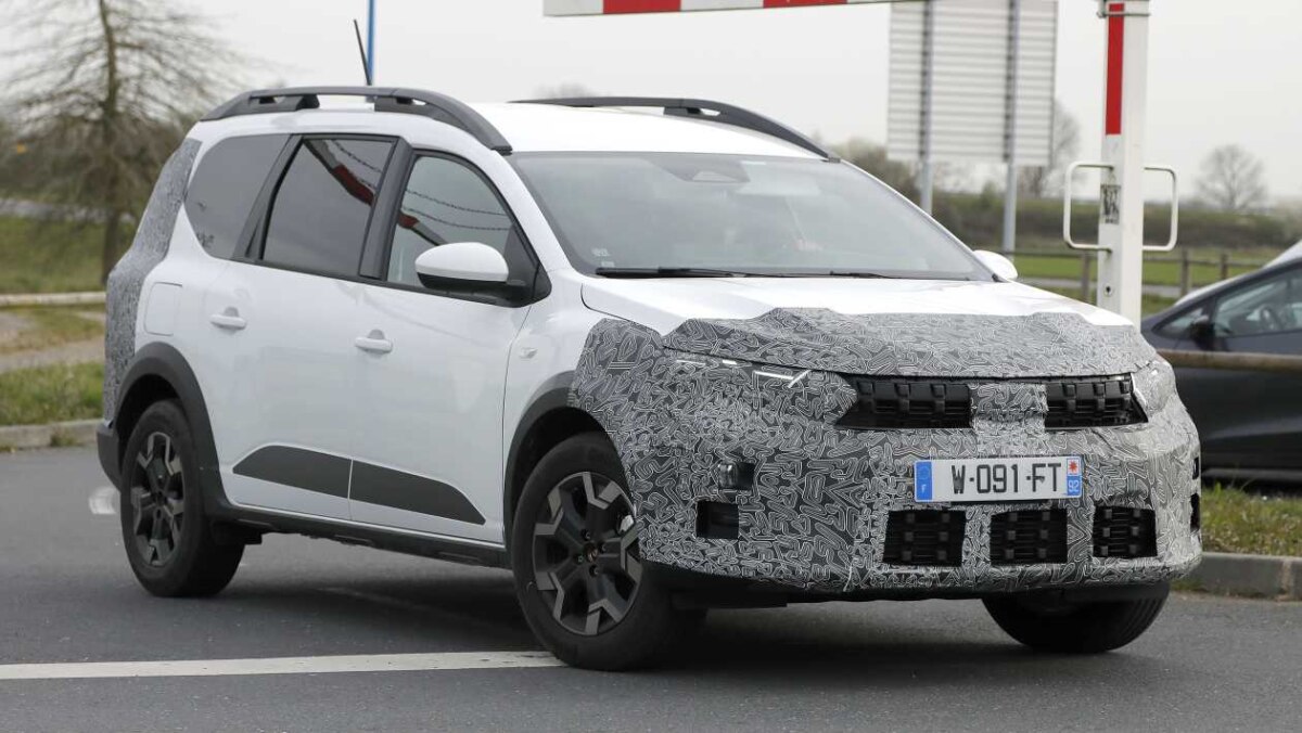 Обновленный Dacia Jogger 2026 показали на фото: изменений оказалось не много