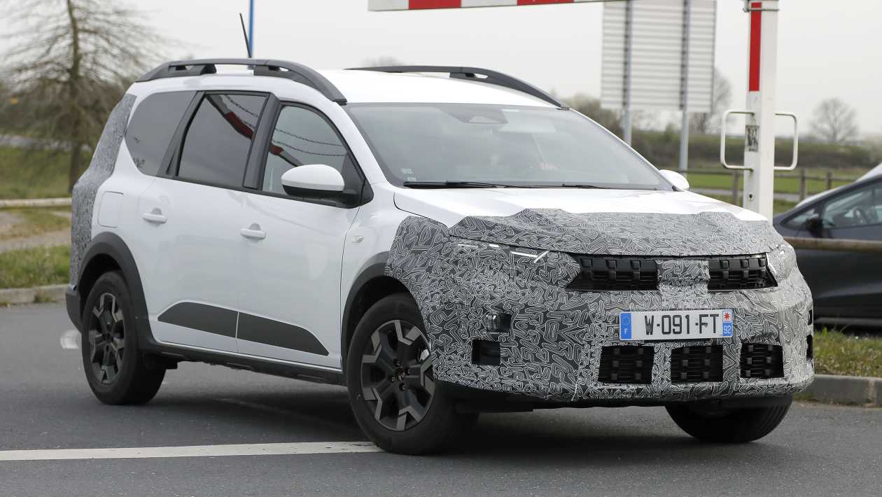 Обновленный Dacia Jogger 2026 показали на фото: изменений оказалось не много