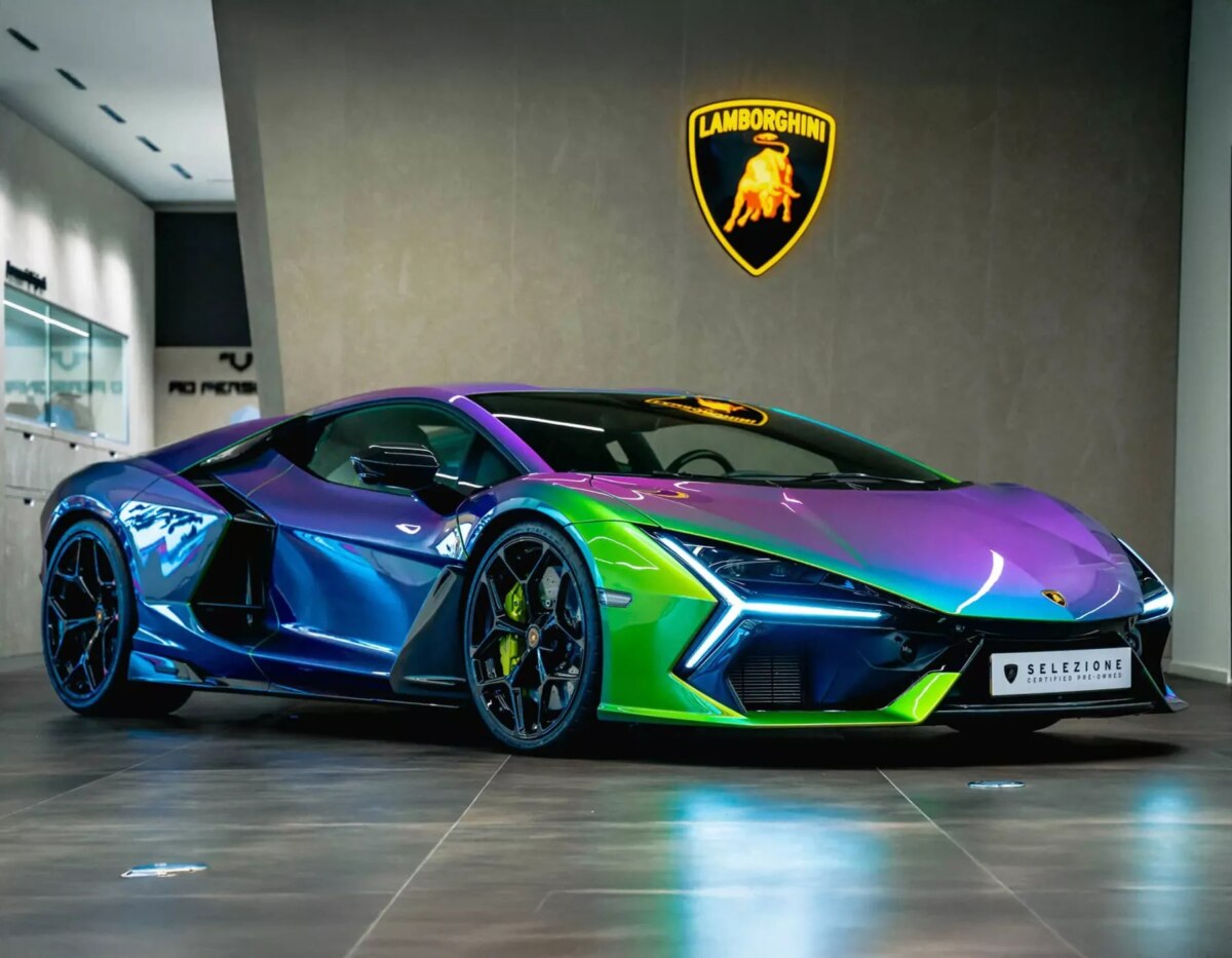 Lamborghini Revuelto получил самую безумную окраску в мире и его может купить любой желающий
