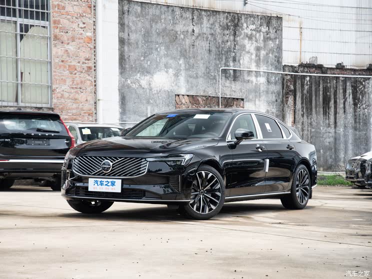 До китайского рынка добрался обновленный Volvo S90: «живые» фото раскрывают все изменения