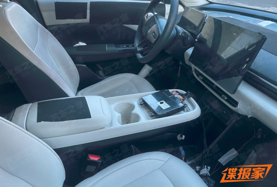 Кроссовер Arcfox T1 от BAIC с интересным салоном готовится к старту продаж в этом году