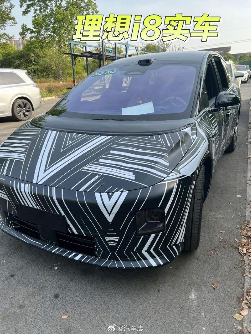 Рассекречен салон нового кроссовера Li Auto i8 за 2 месяца до официальной презентации