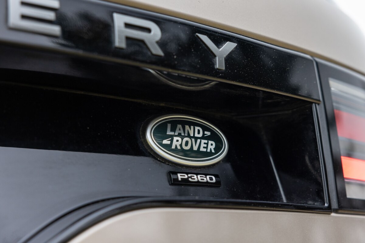 Jaguar Land Rover возобновляет экспорт своих автомобилей в США несмотря на 25-процентную пошлину