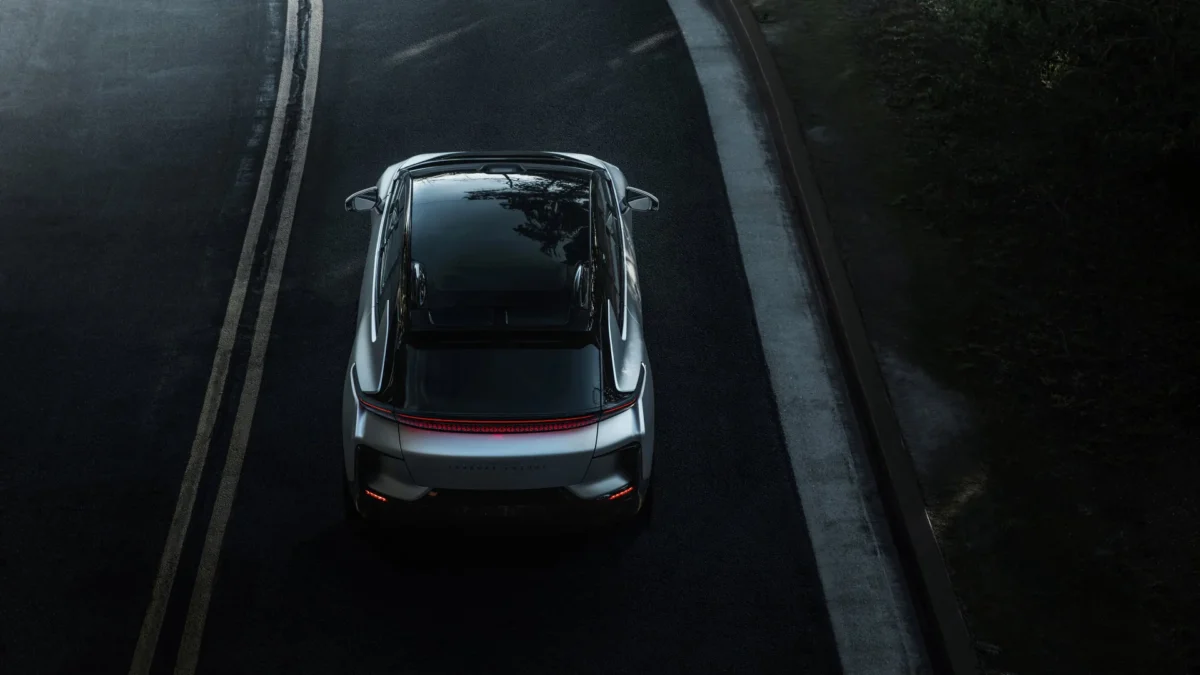 Китайские модели Faraday Future FX переходят на гибридные технологии с искусственным интеллектом
