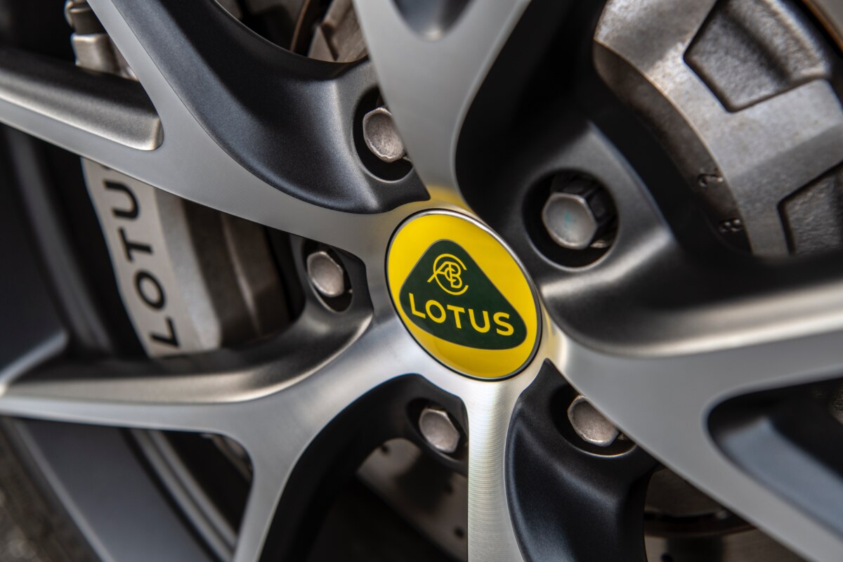 Lotus покупает Lotus у Geely, но компания по-прежнему будет предлежать китайскому автогиганту