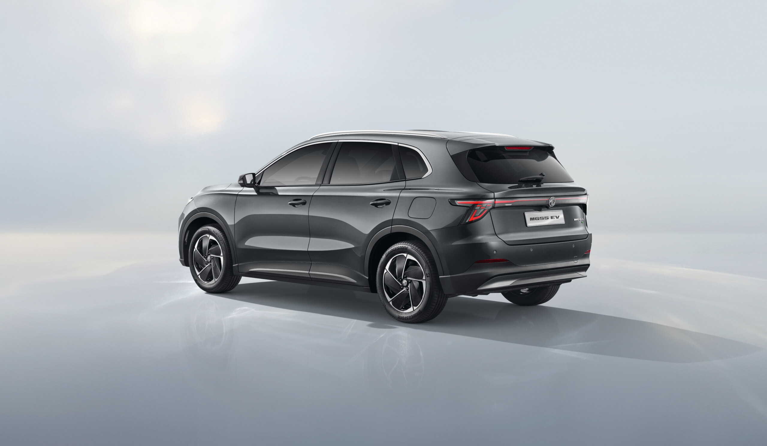 На рынок выходит новый MG S5 EV: названы точные сроки дебюта и стоимость кроссовера