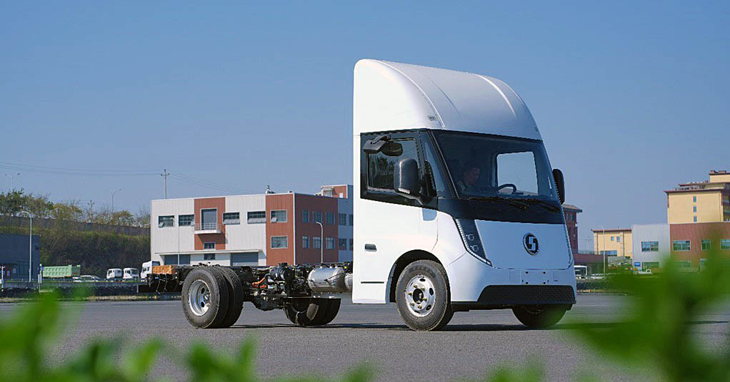 Компания Shaanxi Auto представила новый грузовик с необычной аэродинамичной кабиной