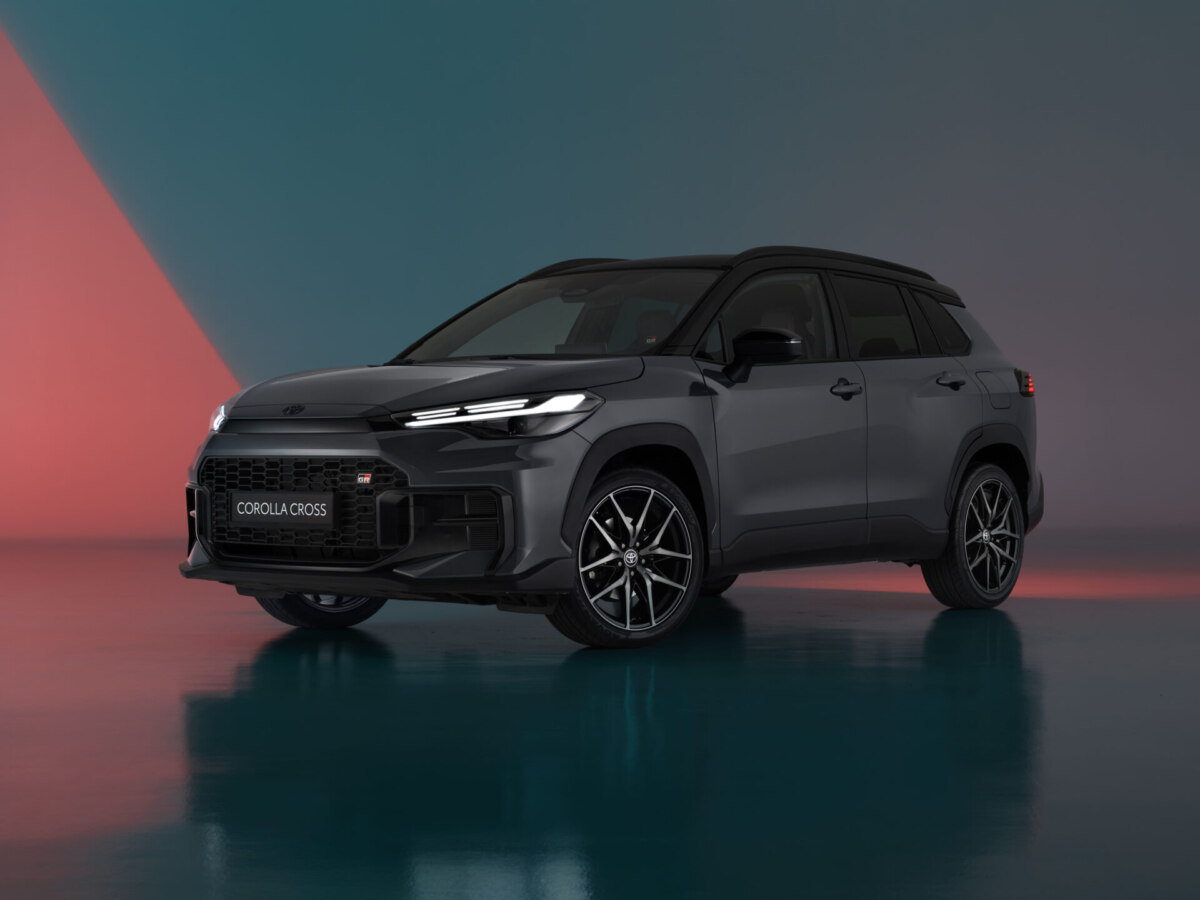 Представлена обновленная Toyota Corolla Cross GR: фото, сроки старта продаж и характеристики