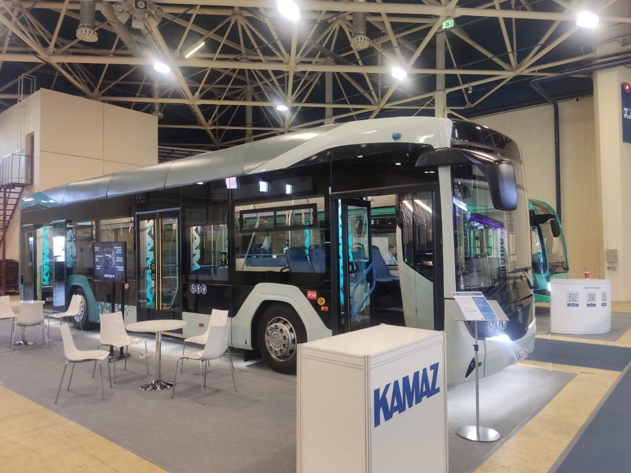 На выставке «Электротранс» представлен новый электробус КамАЗ-52222 с улучшенным салоном