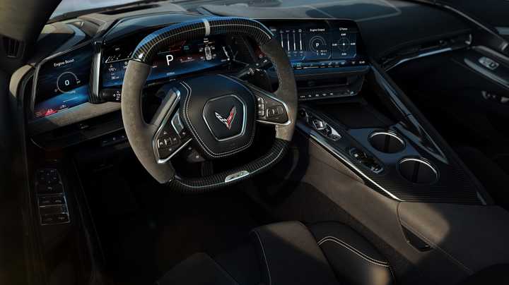 Первые фото интерьера Chevrolet Corvette Stingray 2026 продемонстрировали в сети