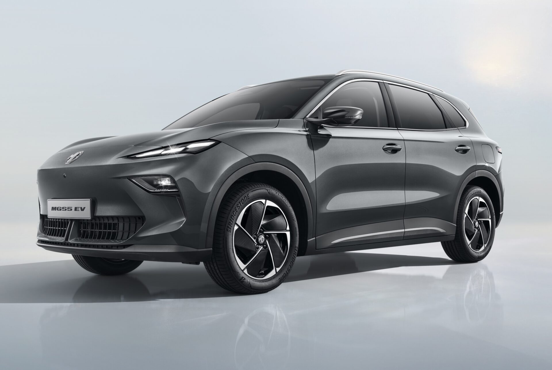 На рынок выходит новый MG S5 EV: названы точные сроки дебюта и стоимость кроссовера