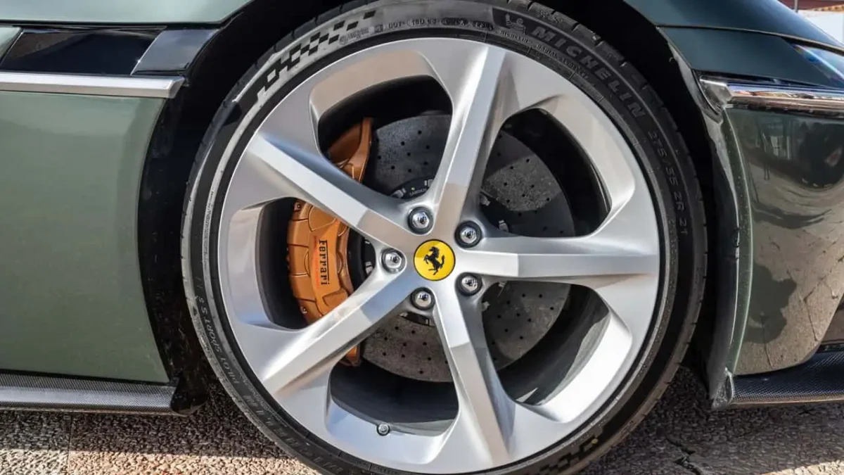 Первая электрическая Ferrari будет представлена в три этапа: но премьера состоится только весной 2026 года