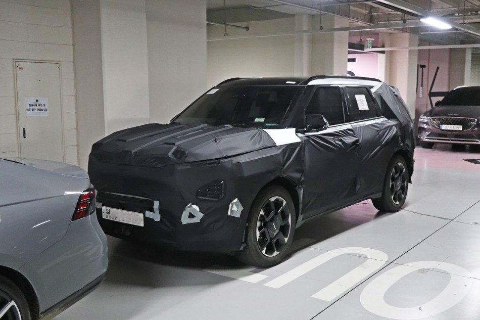 Компания Kia меняет кроссовер EV5 практически сразу после официального дебюта: названы причины
