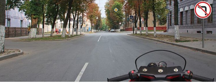 Курсантам разобрали вопрос 2 в билете 6: «Вам разрешено продолжить движение»