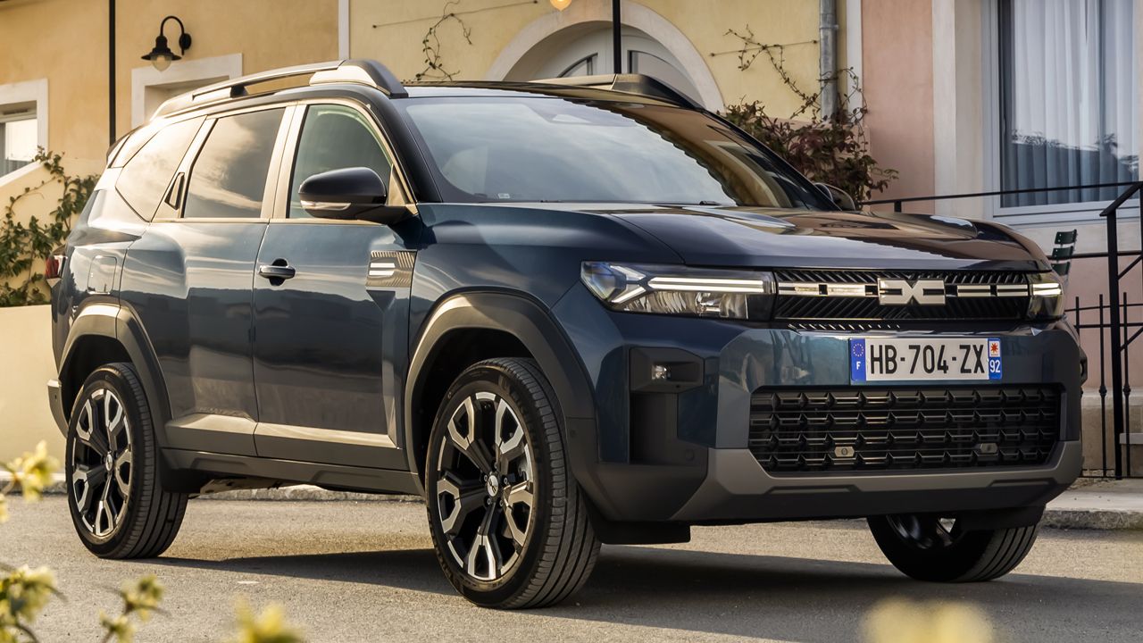 Dacia Bigster готовят к выходу на рынок в необычной гибридной версии с ГБО и дальностью хода в 1450 км