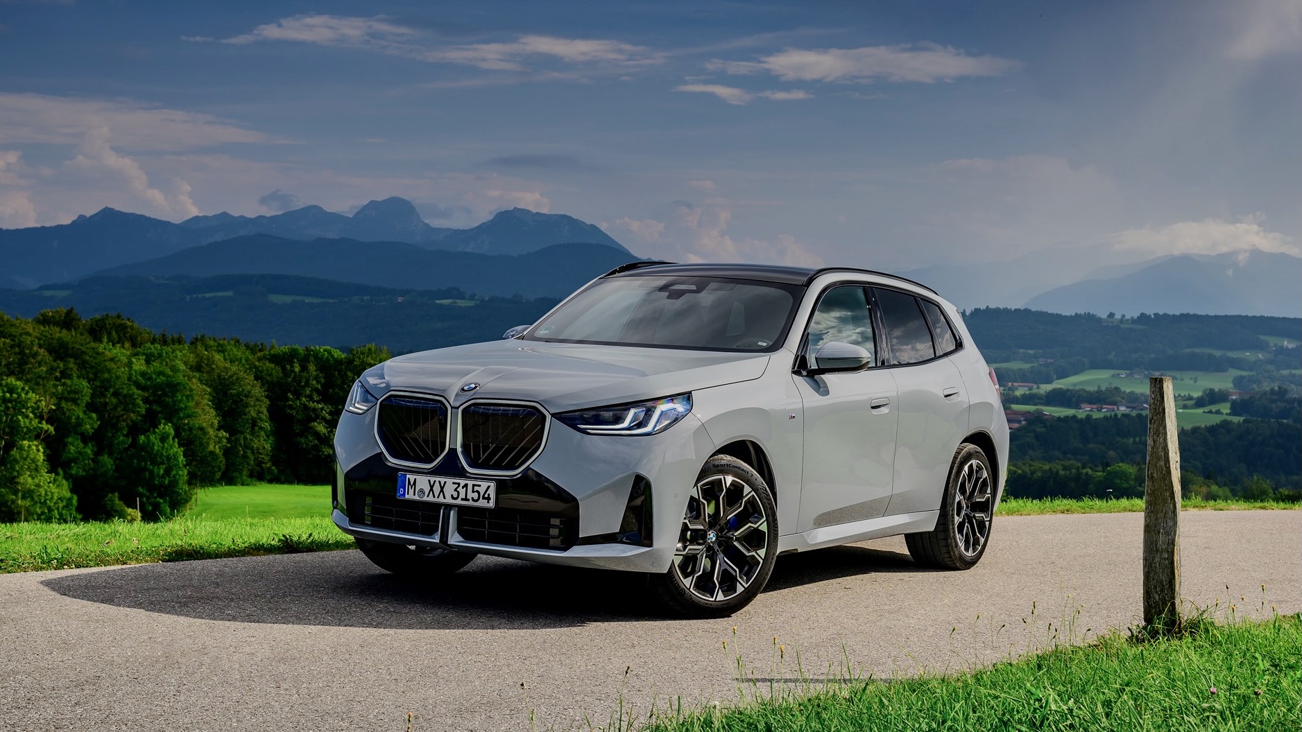 Компания BMW добавила в линейку кроссовера X3 новый мощный дизельный вариант: цены и характеристики