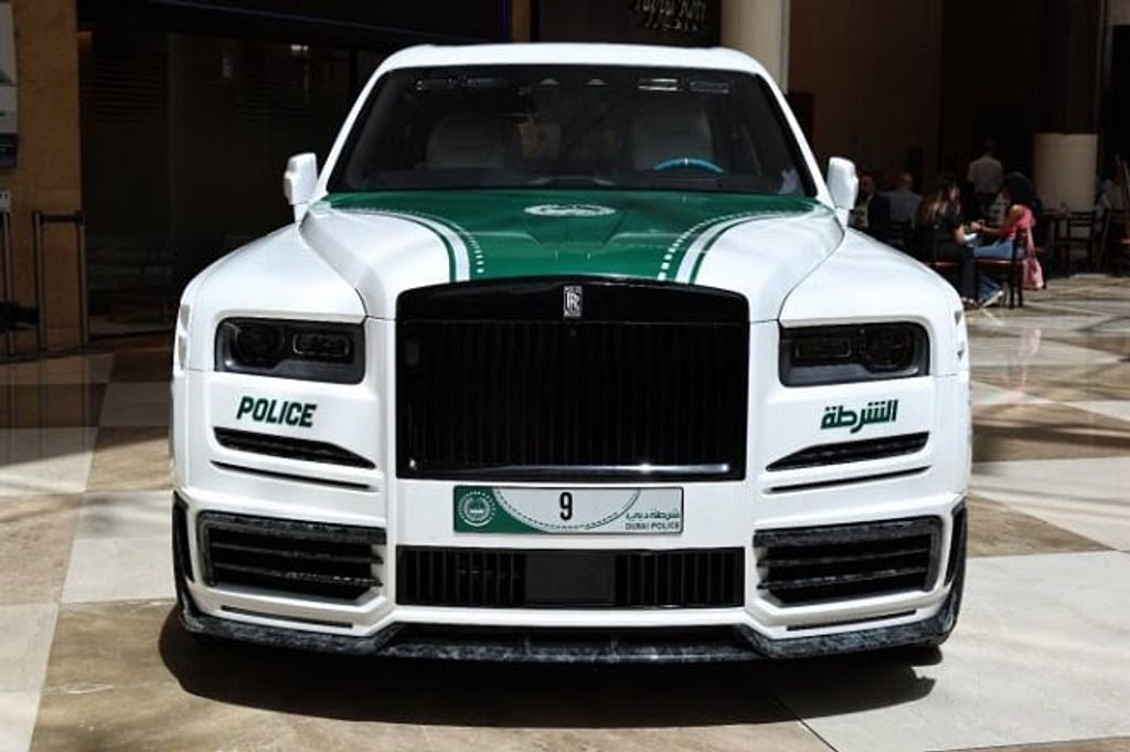 Rolls-Royce Cullinan, тюнингованный Mansory, стал полицейским автомобилем Дубая: «живые» фото