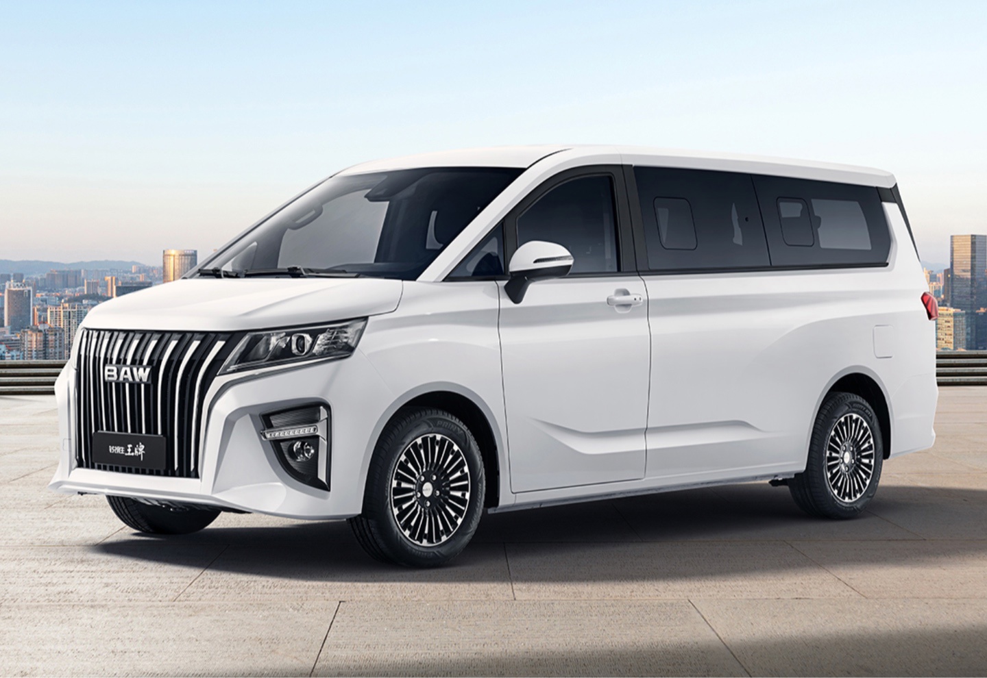 Китайский минивэн BAIC Ruixiang EM7 за 1,56 млн рублей получил новую версию на 7 мест и скромный запас хода