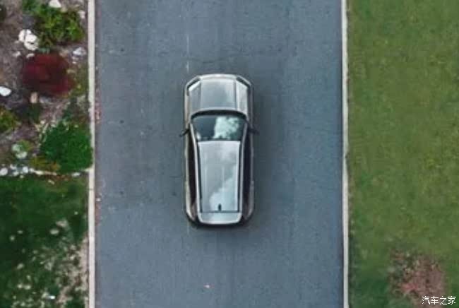 Компания Toyota официально рассекретила новейший RAV4: показаны кузов и салон кроссовера