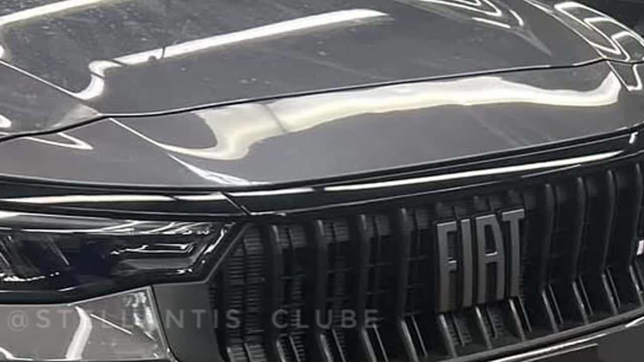 Появились снимки обновленной передней части Fiat Fastback 2026 года