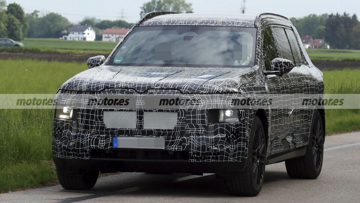 В сети показали фото нового BMW X7 2027: какие изменения ожидают кроссовер