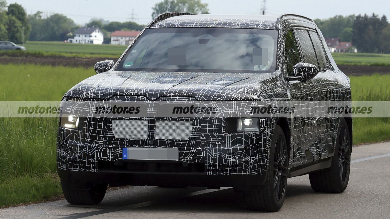 В сети показали фото нового BMW X7 2027: какие изменения ожидают кроссовер